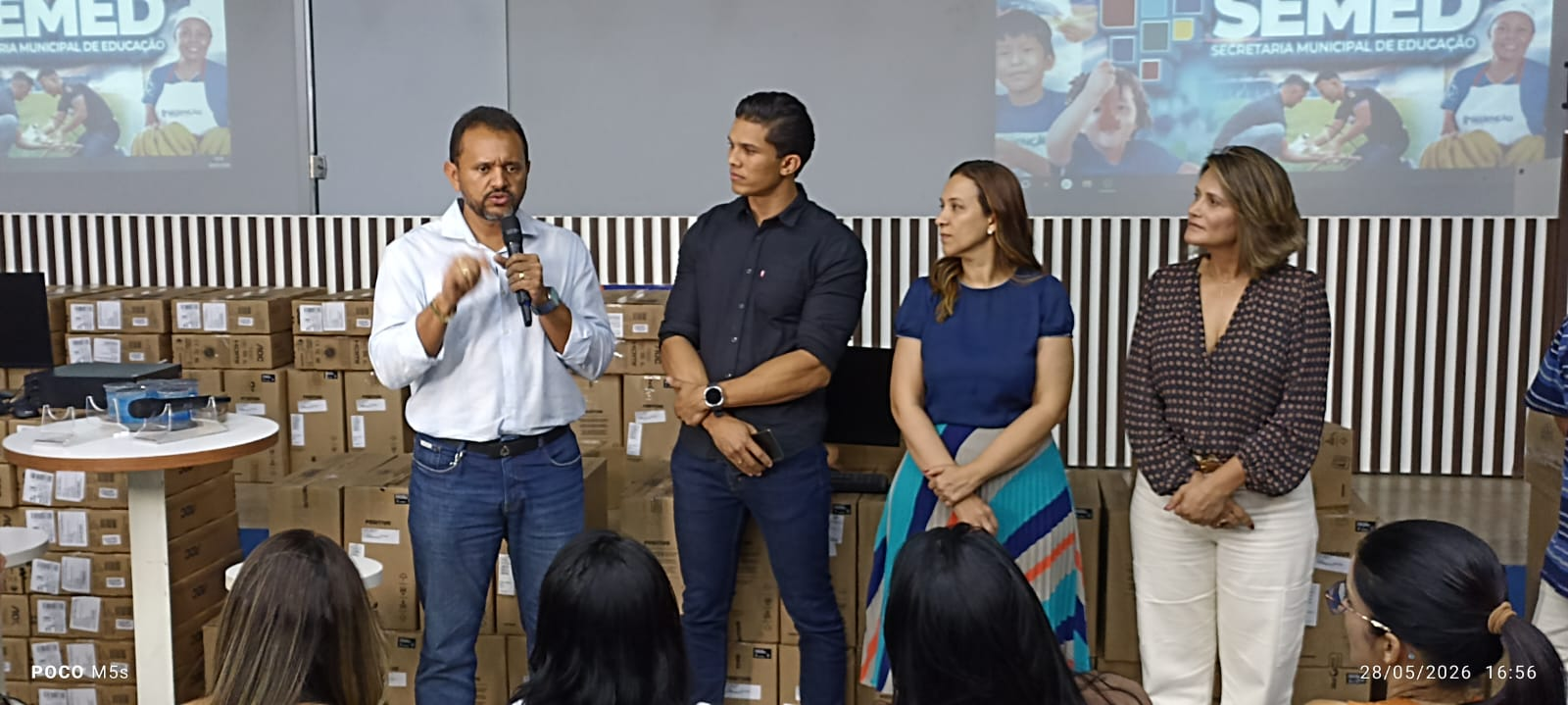Prefeito Drº Rener entrega computadores paras todas unidades escolares de Redenção